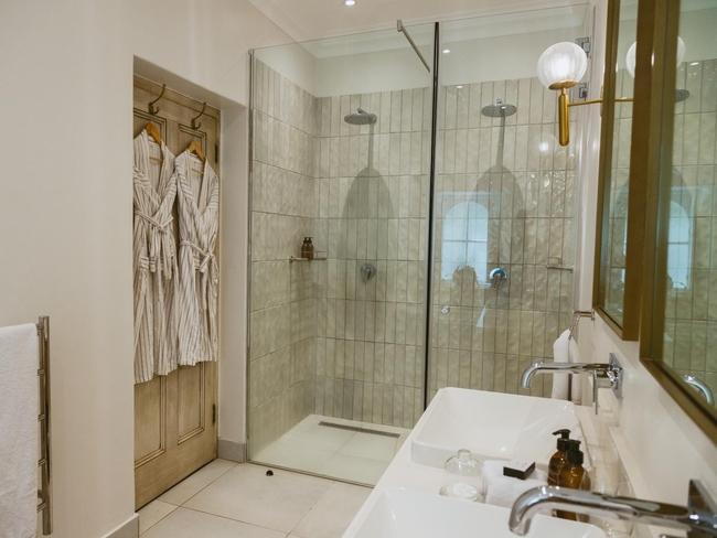 Honeymoon Suite