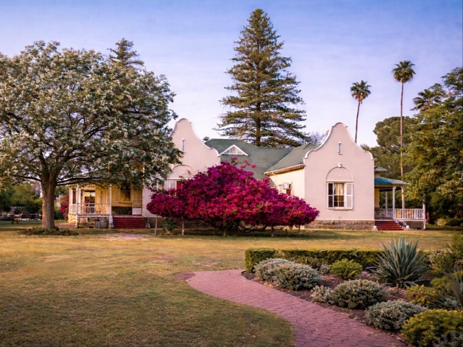 Bakenskraal Ostrich Palace