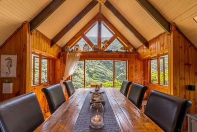 Ballots Bay Treehouse