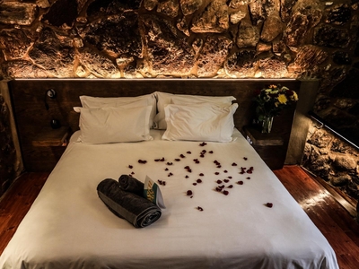Honeymoon Suite