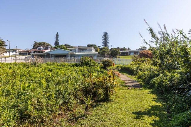 Pathway from beach to the house