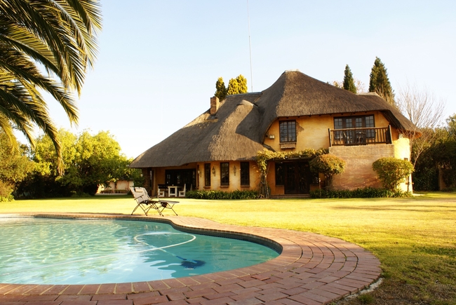 Pool-facing secondary building