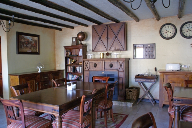 Breakfast and dining area