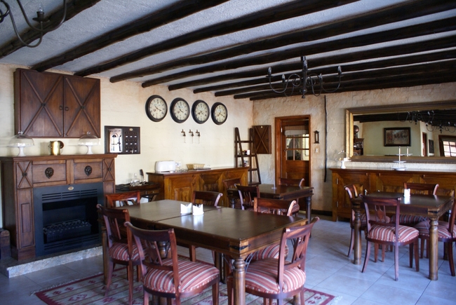Breakfast and dining area