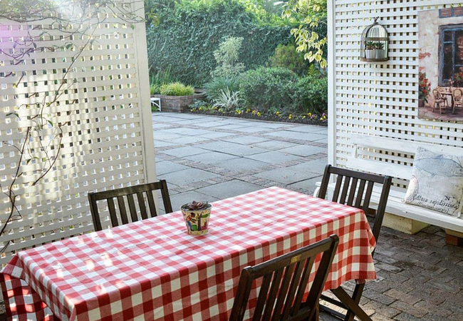 Oak Suite covered patio