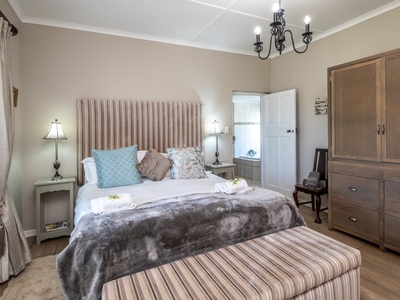 Luxury Honeymoon Suite