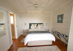 One-Bedroom Cottage (Sleeps 2 Adults and 2 Kids) 