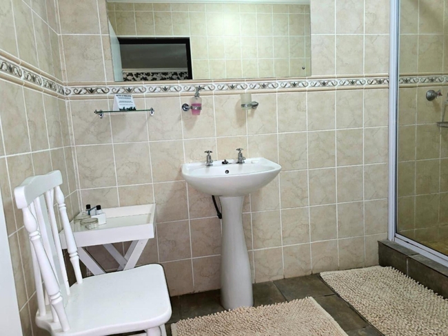 Self Catering with Shower - 9
