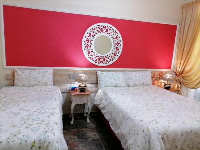 Family Room (Poppy Fields)