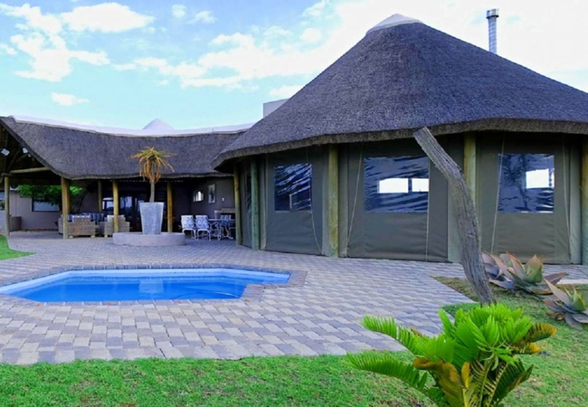 LongHill Lodge Pool and lapa