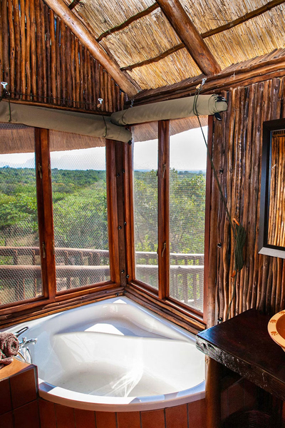 Tree House with Kitchen and Boma 