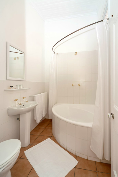 Courtyard Queen Rooms