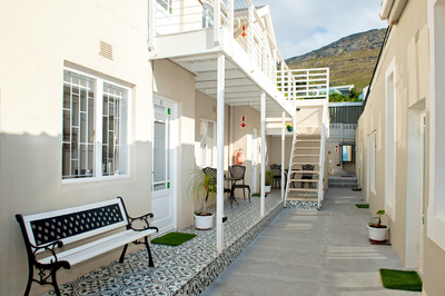 Courtyard Queen Rooms