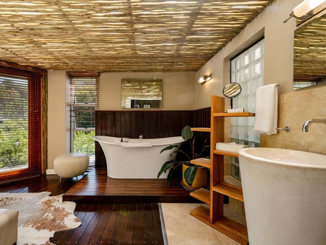Deck House - Nature Wellness with Hot Tub