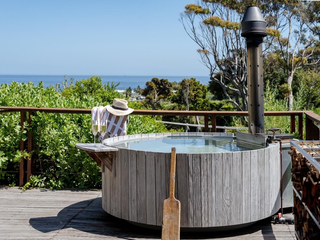 Deck House - Nature Wellness with Hot Tub