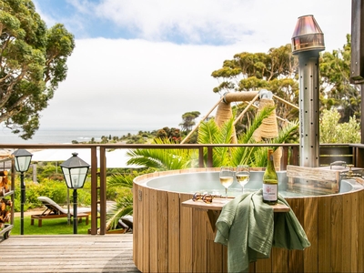 Deck House - Nature Studio with Hot Tub