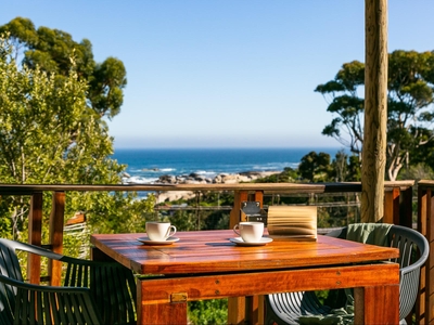 Deck House - Nature Studio with Hot Tub