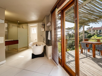 Deck House - Nature Studio with Hot Tub