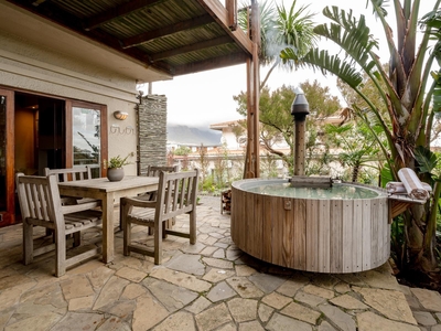 Deck House - Nature Residence with Hot Tub
