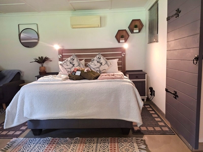 Cabin - Lovers Nest Honeymoon Suite