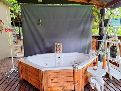 Cabin - Lovers Nest Honeymoon Suite