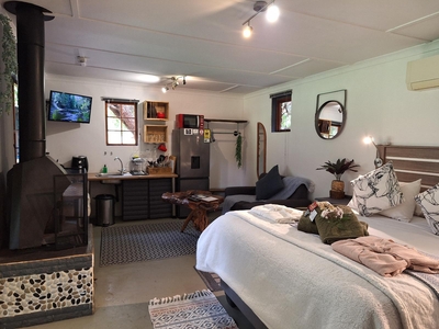 Cabin - Lovers Nest Honeymoon Suite