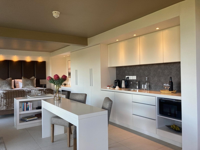 Bay View Suite