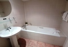 M Standard Room (Bath Only)