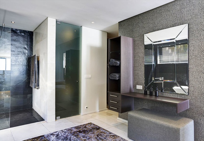 The Sun Lover\'s Apartment