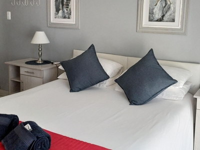 Deluxe Family Room 08 