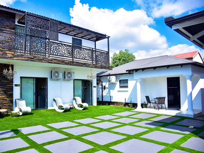 C'est La Vie Guest House