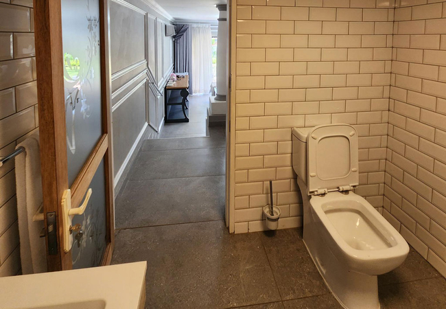 Downstairs King Room with Garden View