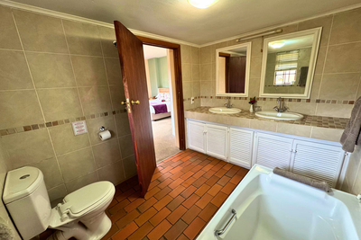 XL Luxury Self-Catering Chalet