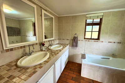 XL Luxury Self-Catering Chalet