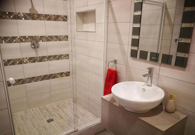 Deluxe King Room with Shower