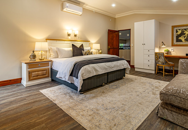 Christie\'s S4 - SUPERIOR