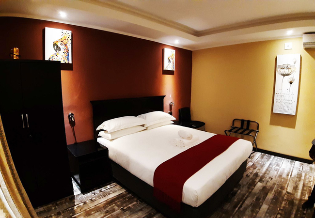 Queen Room (Bath and Shower)