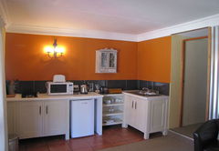 Ouhout apartment kitchenette