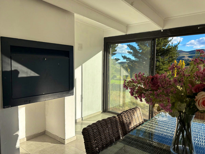 127 Clarens Golf Villa
