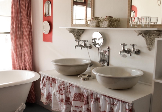 Executive Cottages - The Swedish Room