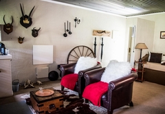 Executive Cottage - The Cowboy Room