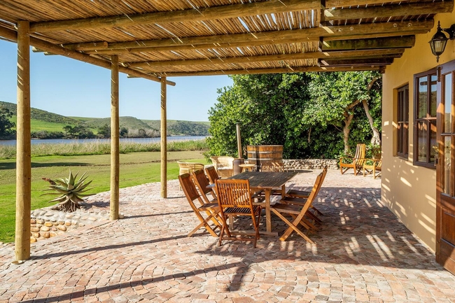 Cob Cottage at Tides River