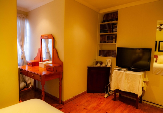 Blanc de Blanc (Private Bathroom not En-Suite) 