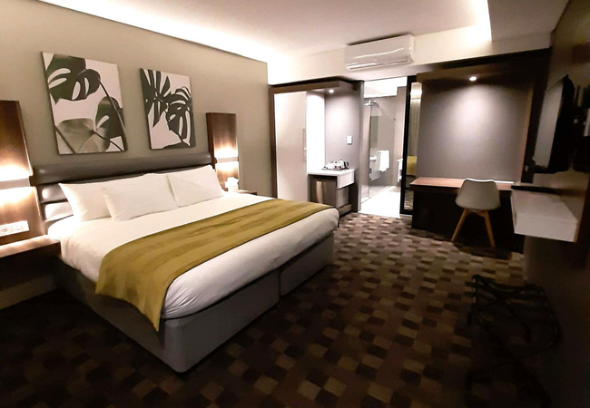 Deluxe King Room