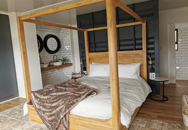 Riverstone\'s CouplesPod