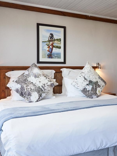 Kingfisher Room (back row sea view)