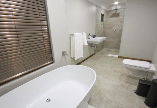 King Garden with Mountain Views