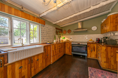 Deluxe Holiday Farmhouse