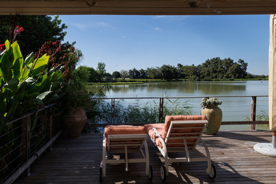 Tranquil Lakeside Cottage with Hot Tub