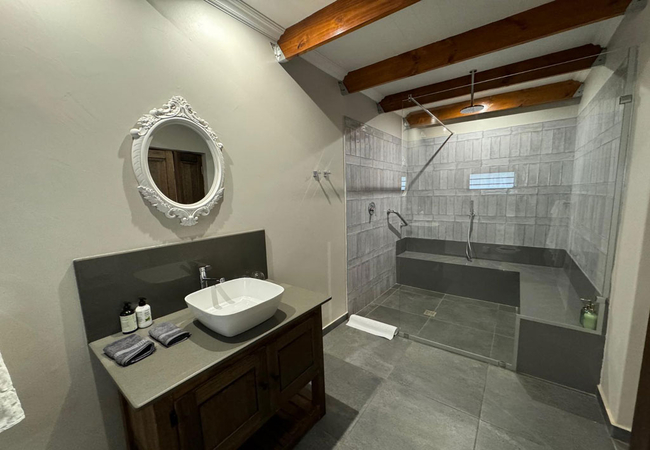 Queen Room - Disability Access